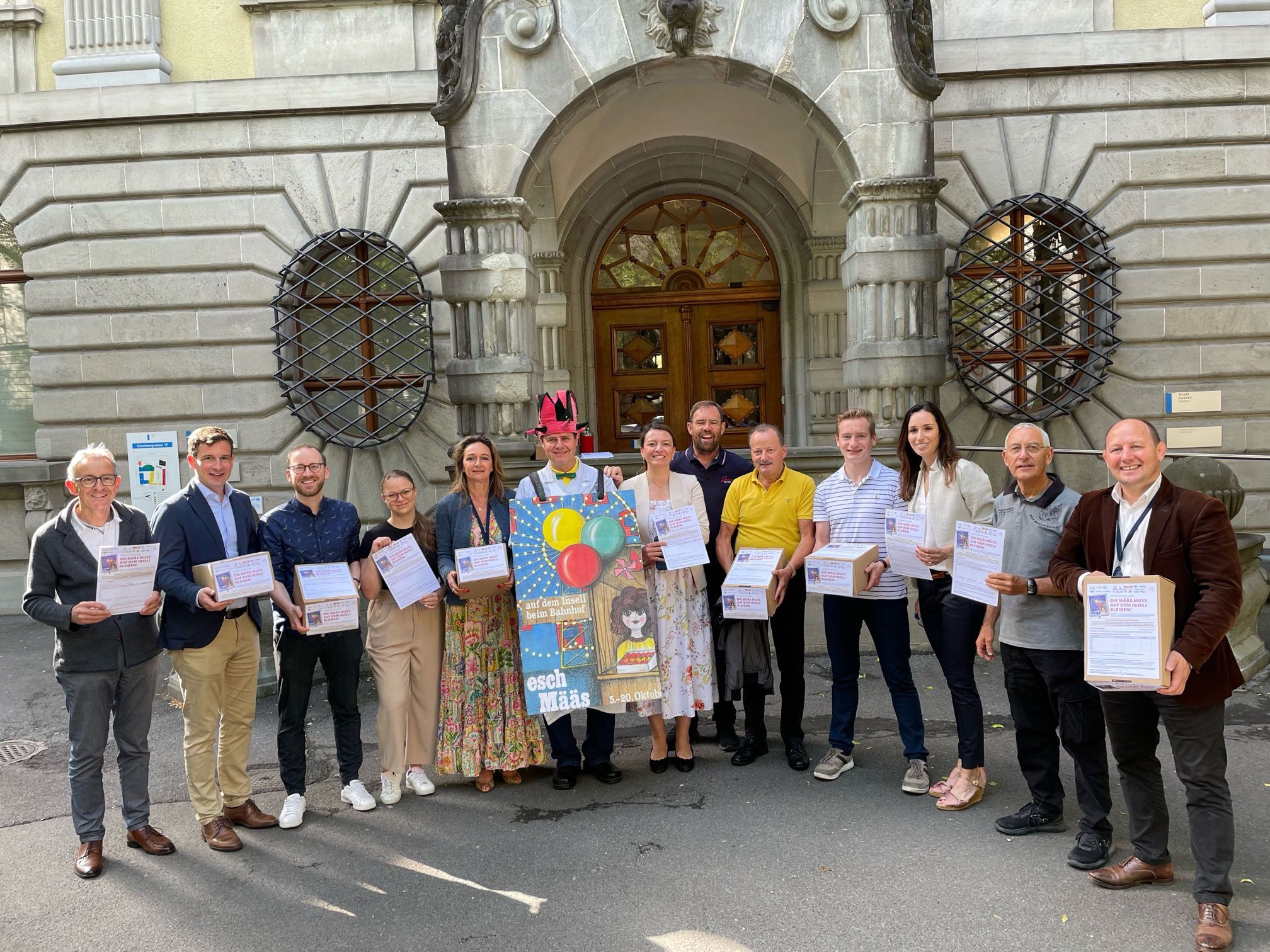 Unterschriftensammlung der Initiative «Die Määs muss auf dem Inseli bleiben» 